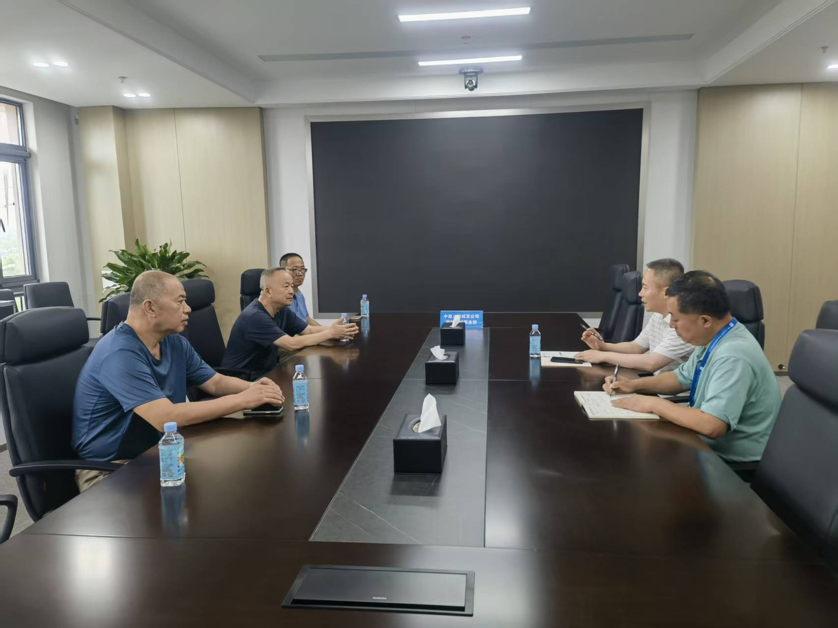 洽談雙履帶項(xiàng)目相關(guān)事宜